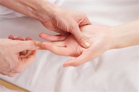 Various Causes of Crooked Fingers - HealthBeauty123 | Your Health & Beauty Referrence