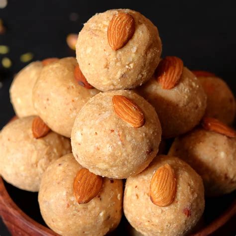 This atta ladoo recipe (or pinni) is very easy to follow with a ...