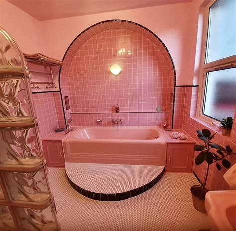 Pin by Kimberley Kiss on Bathroom decor | Retro bathrooms, Dream home ...