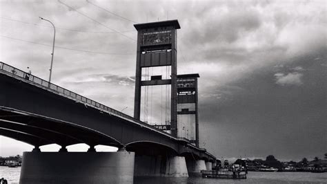 Ampera Bridge | Monochromapix