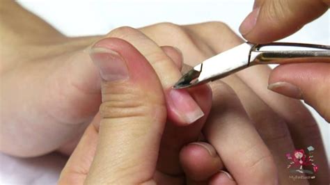 How To Use Cuticle Remover Tool: Step-by-Step Guide