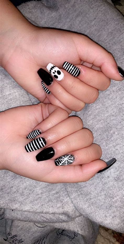 Share 138+ black and white halloween nails best - songngunhatanh.edu.vn