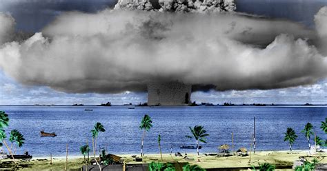 Worlds first nuclear explosion under water (Bikini Atoll, 1946). : r/woahdude