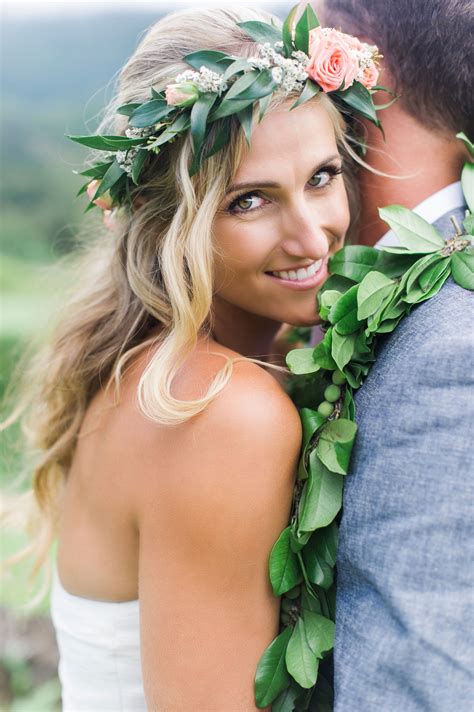 There's something about Hawaiian weddings that just draw us in! Photographed by @jennlucia Kauai ...