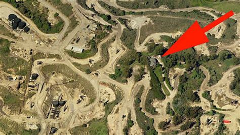 How Did a Solitary Mansion End Up in the Middle of a Los Angeles Oil Field? | Oilfield, Baldwin ...