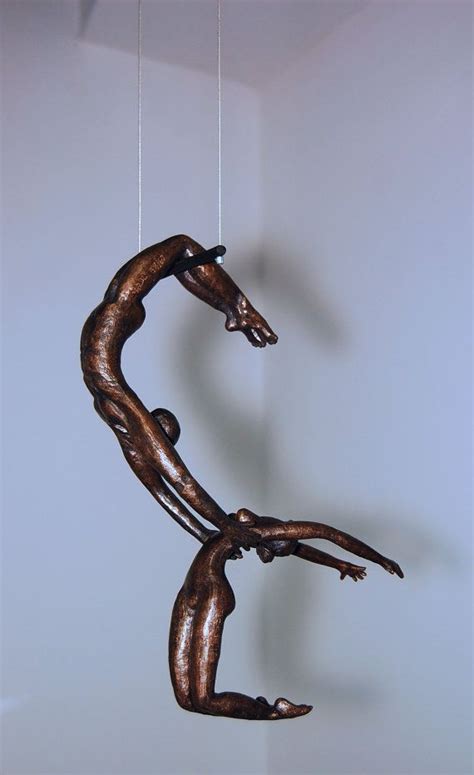 Sculptures de mur-grimpeur spectaculaires réalisés en Bronze par l’artiste plastique Irene Pérez ...