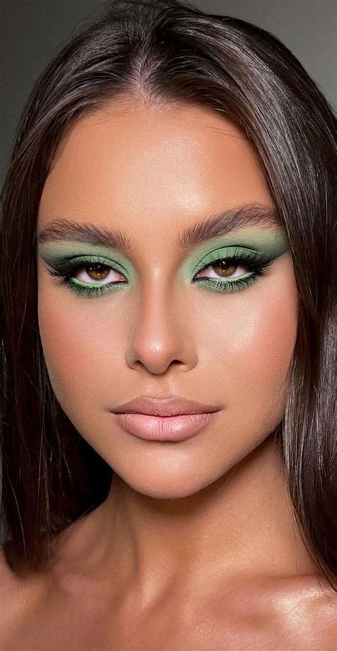 50 Gorgeous Makeup Trends to Try in 2022 : Green Eyeshadow I Take You ...