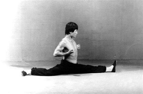 splits | Bruce lee, Martial arts, Rare photos