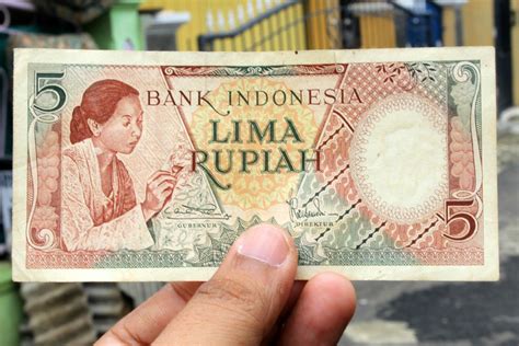 Free Images : rupiah, invest, cash, payment, currency, money, finance, banknote, paper product ...