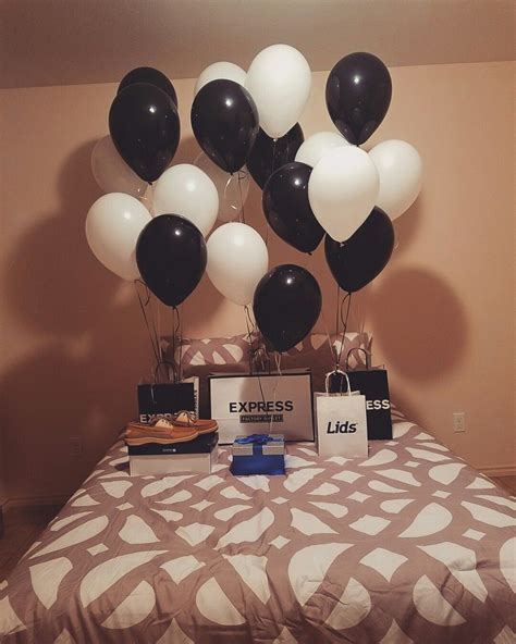 Cumpleaños #23 de mi esposo ️😍 Bedroom surprise for him #balloons #gift #husbandg… | Birthday ...