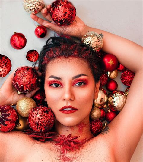Ensaio de Natal | Christmas photoshoot, Holiday photoshoot, Christmas fashion photography