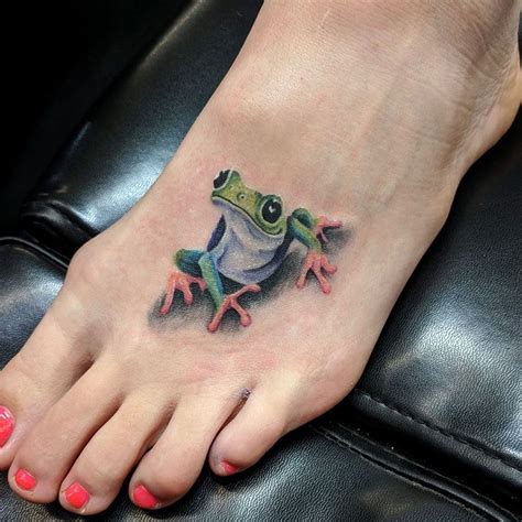 Cute tree frog tattoo done by Emi Lee Hollinger #treefrog # ...