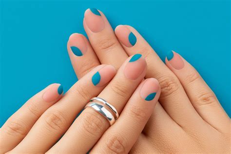 10 Simple Nail Designs for Manicure Minimalists