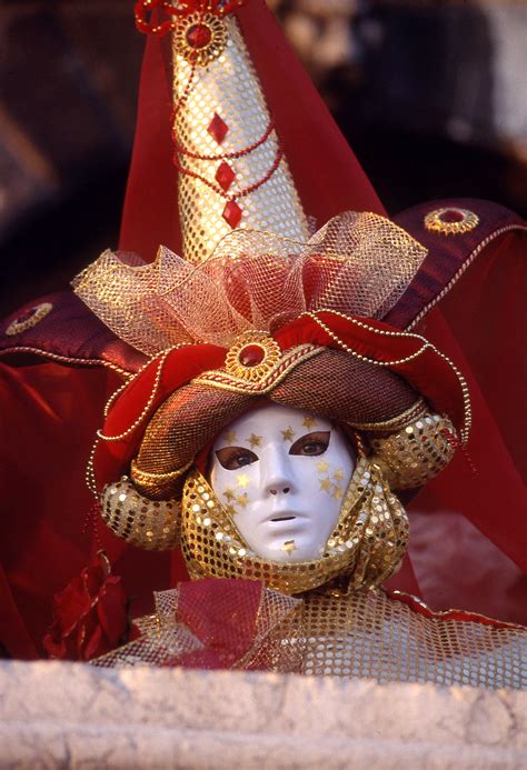 Images Gratuites : femme, rouge, carnaval, Italie, Venise, Vêtements, jouet, poupée, art, robe ...