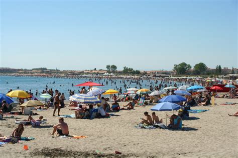 File:Cap d'Agde - Plage Richelieu02.jpg - Wikimedia Commons