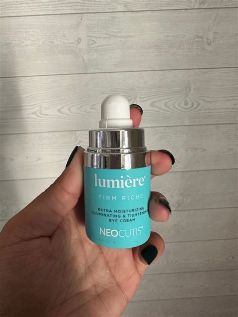 Neocutis Lumiere Illuminating Eye Cream Review [In-Depth]