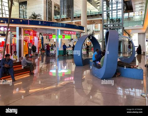 Muscat, Oman - 9 février 2020 : intérieur du nouveau terminal de l'aéroport international de ...