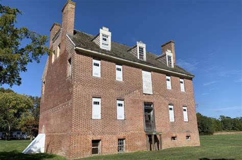 Archaeologists unearth 300-year-old slave quarters at historic southern ...