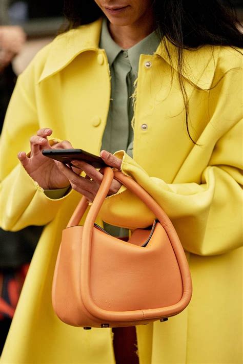 5 Colores De Carteras Que Serán Los Encargados De Alegrar Tus Looks Otoñales | Spring handbags ...