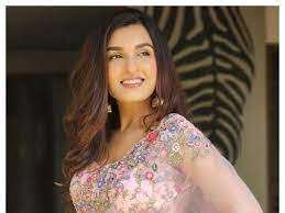 Shiny Doshi Birthday, Real Name, Age, Weight, Height, Family, Facts ...