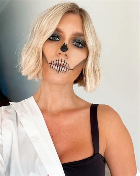 40+ Spooky Halloween Makeup Ideas : Little Spooky Skull Makeup Look