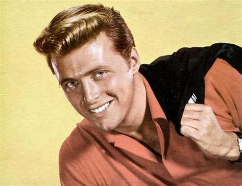 Edd Byrnes, astro de "Grease — Nos Tempos da Brilhantina" morre aos 87 anos