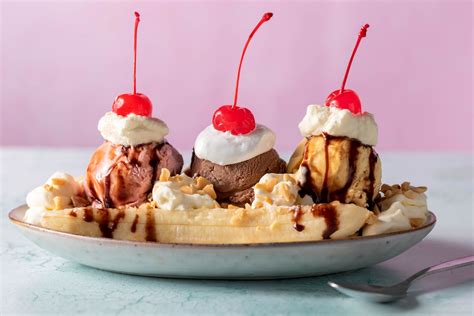 Classic Banana Split Ice Cream Sundae Recipe