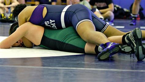 Men Wrestling Women: Woman wrestler pins her man