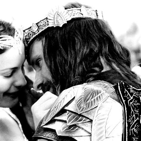 Arwen and Aragorn kiss - The Return of the King | Aragorn and arwen, Lord of the rings, The hobbit