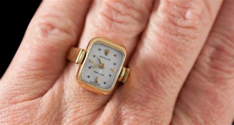 Ring Watch Guide: What Are Ring Watches & Why Are They Fashionable?