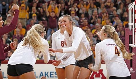 Gopher Volleyball Team Advances To Sweet 16