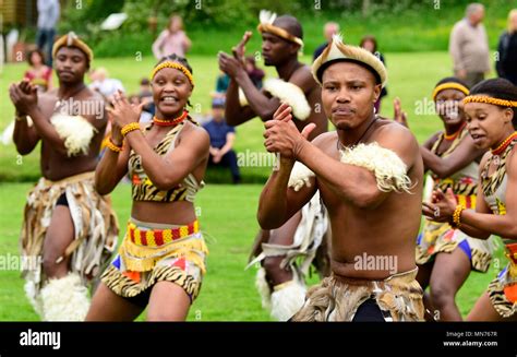 Lions of Zululand (a cultural mix of musicians & dancers from South ...