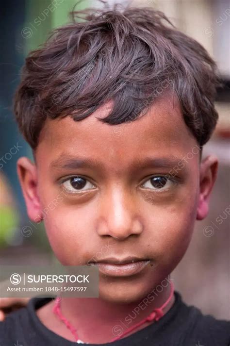 Young Indian boy, portrait, Udaipur, Rajasthan, India, South Asia - SuperStock