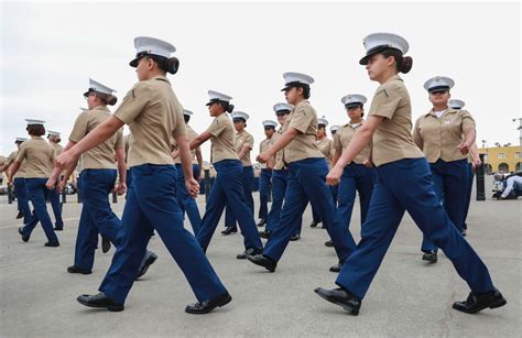 A platoon of female Marines made history by graduating from this San Diego boot camp – KION546