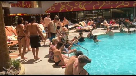 Golden Nugget Video Tour of their Amazing Pool Right in the Heart of Downtown Las Vegas - YouTube