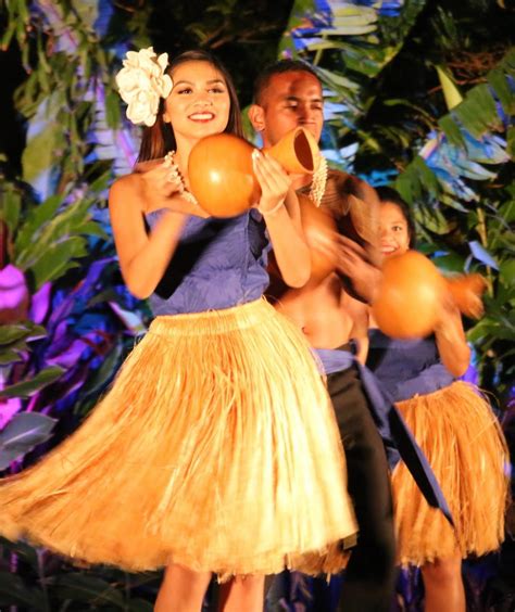 Beautiful dancers at the Ka'anapali Beach Club Huaka'i Luau Waikiki Beach, Hawaii Tours, Hawaii ...