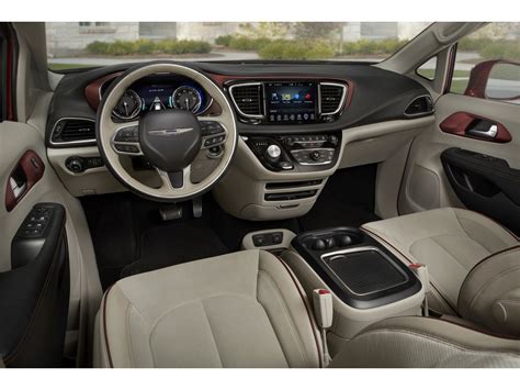 2019 Chrysler Pacifica: 176 Interior Photos | U.S. News