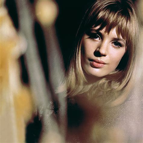 20 Beautiful Color Photos of Marianne Faithfull in the 1960s