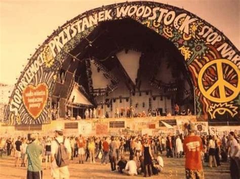 Hippies of 1960s ~ Woodstock Festival Bus on Make A Gif | Woodstock photos, Woodstock, Hippie life