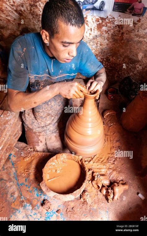 Master potter, The Potter’s Quarter, Safi Pottery, Safi, Morocco Stock ...