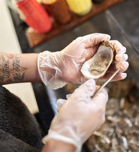 Oyster Shucking with Mothershuckers - Pier 57