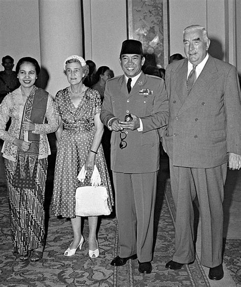 Hartini Soekarno : Isteri Kesayangan Presiden Soekarno Yang Rela Di ...