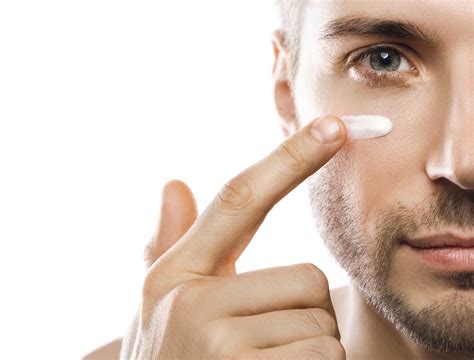 7 Best Anti-Aging Eye Creams For Men (Most Popular)