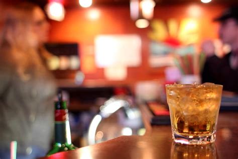 What To Order at a Dive Bar (According to Bartenders) | DineWithDrinks