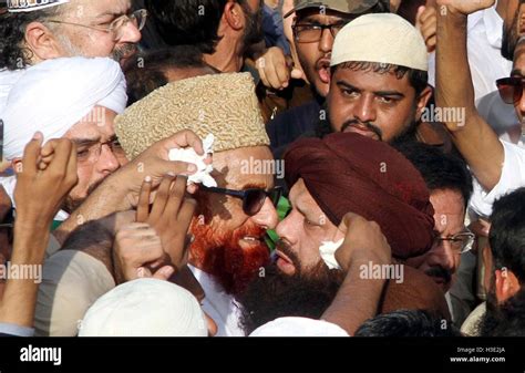 Mufti muneeb ur rehman karachi hi-res stock photography and images - Alamy