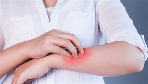 5 Ways To Treat Your Arm Pain at Home - lifeberrys.com