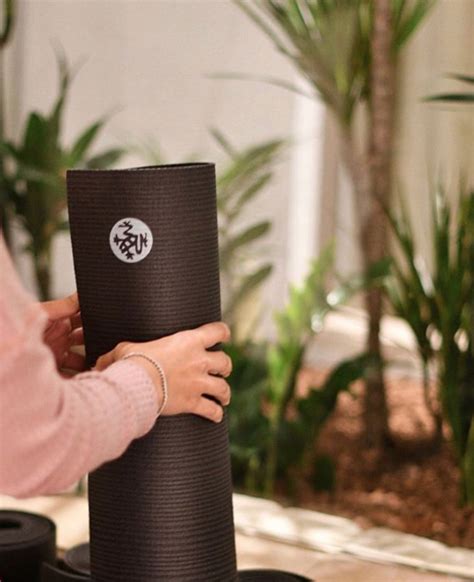 Manduka PROlite Long Yoga Mat 79" 4.5mm in 2020 | Yoga mat, Travel yoga mat, Manduka yoga mat