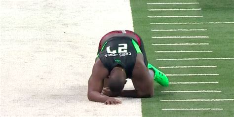 Defensive Lineman Runs Entire 40-Yard Dash With His Junk Flopping Around - Daily Snark