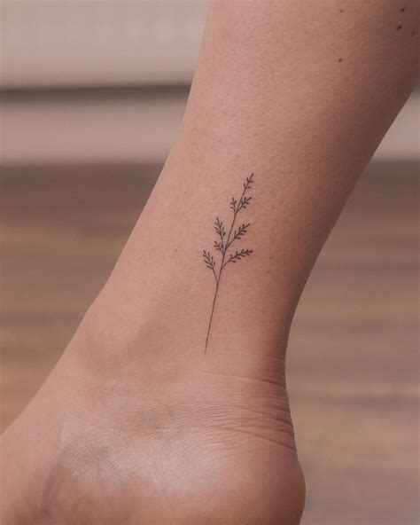 30 Simple Leaf Tattoo Ideas for Women