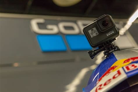 Red Bull Helm mit GoPro Hero 7 Action Kamera - Creative Commons Bilder